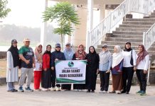 Forhati Kukar Gelar Jalan Santai dan Pembagian Masker pada Penyapu Jalan dan Petugas Parkir